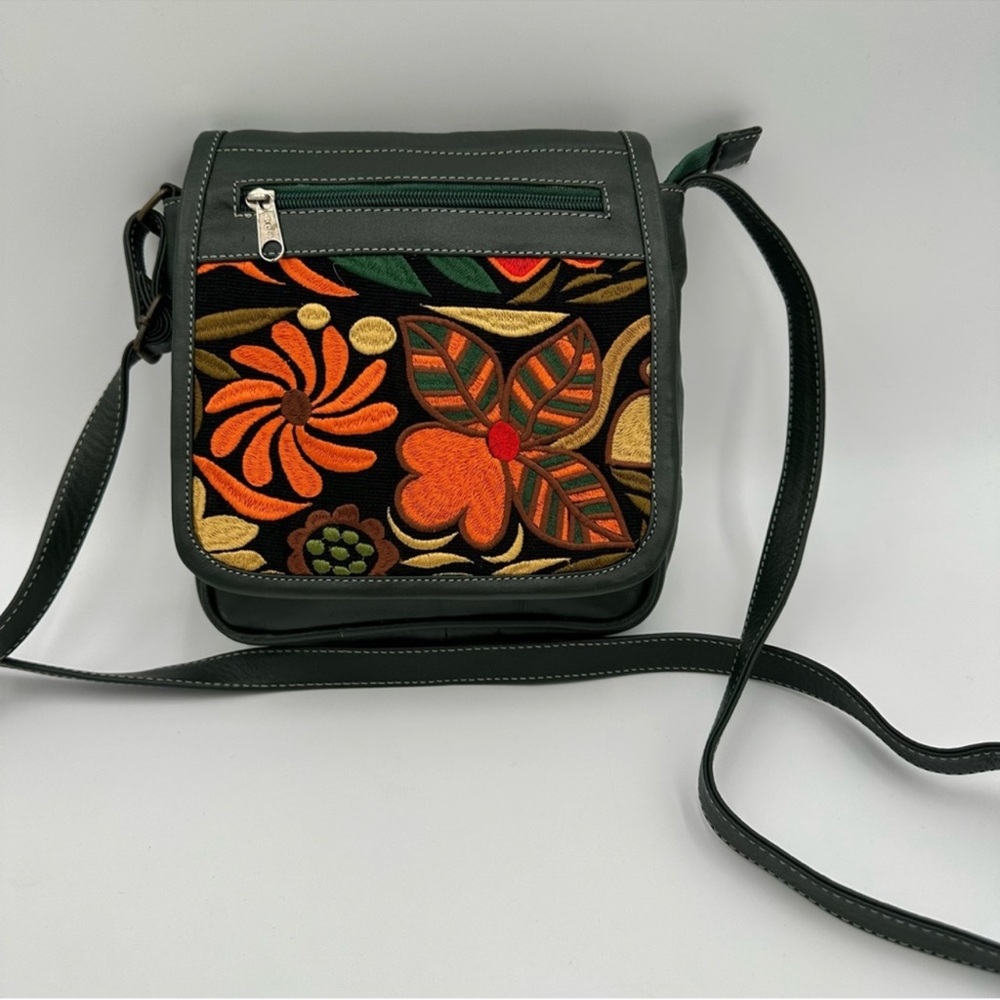 SALE 🔥 Artisanal Embroidered Floral Crossbody Bag - Picture 2 of 9